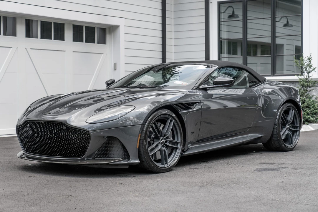 2022 Aston Martin DBS Superleggera - Image 2 of 31