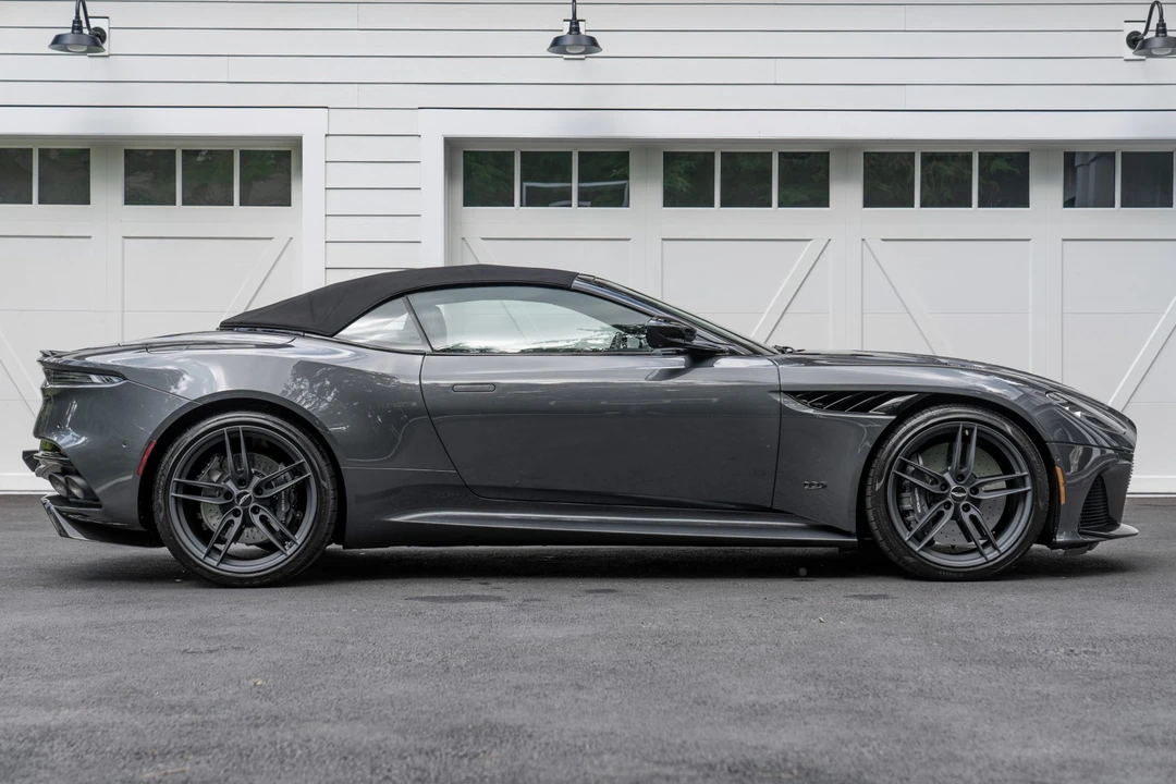 2022 Aston Martin DBS Superleggera - Image 7 of 31
