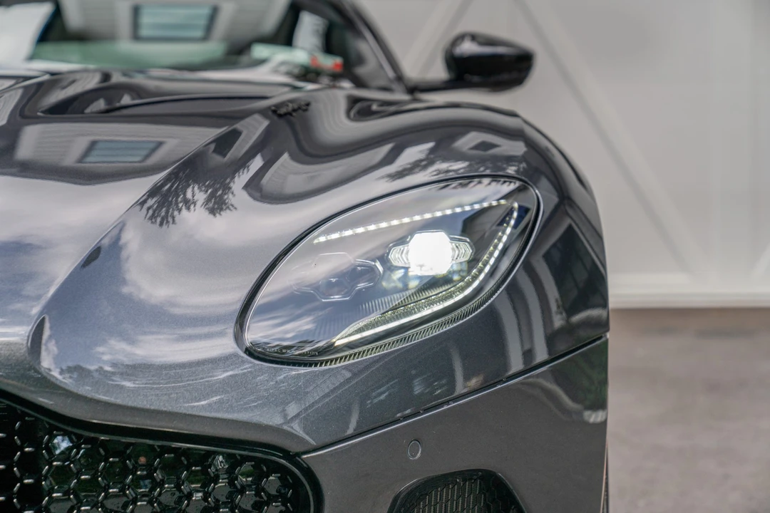 2022 Aston Martin DBS Superleggera - Image 18 of 31