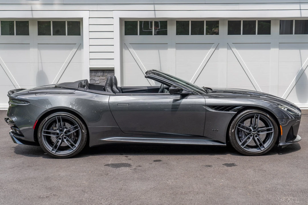 2022 Aston Martin DBS Superleggera - Image 8 of 31