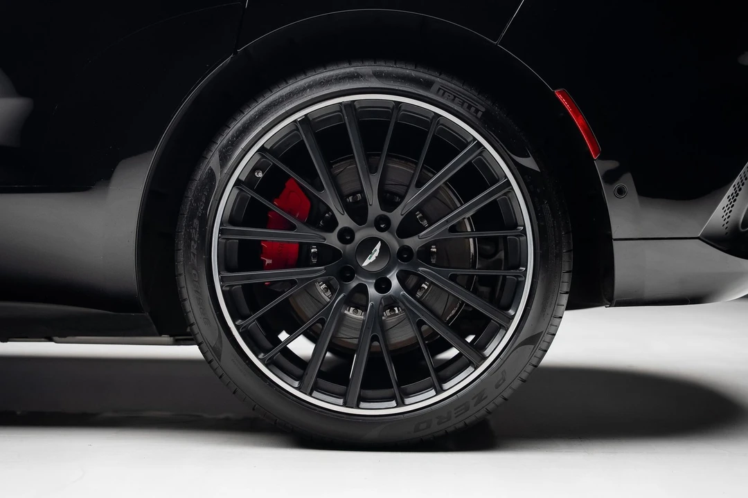 2022 Aston Martin DBX - Image 22 of 31