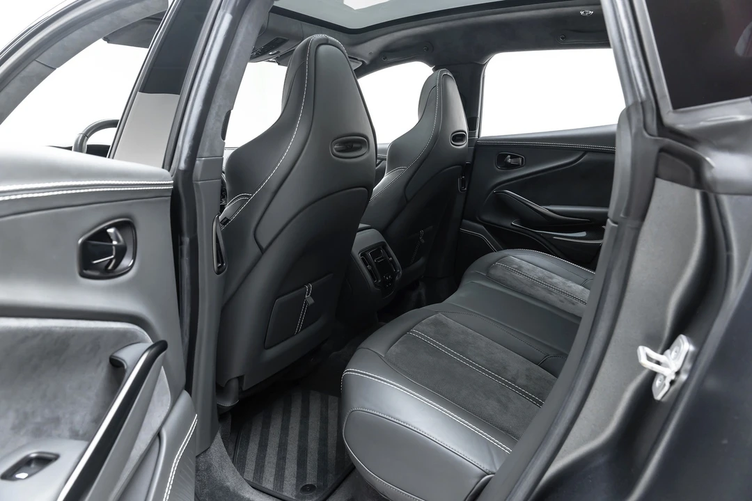 2022 Aston Martin DBX - Image 24 of 31