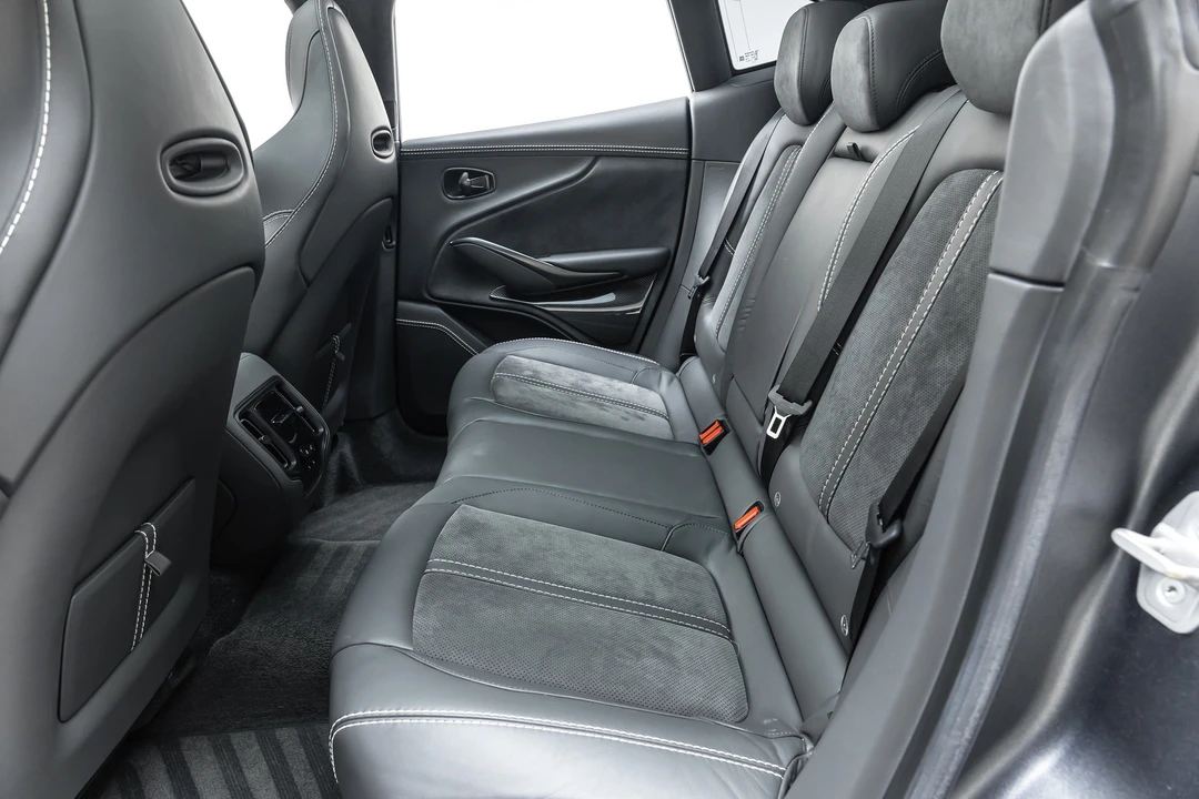 2022 Aston Martin DBX - Image 25 of 31