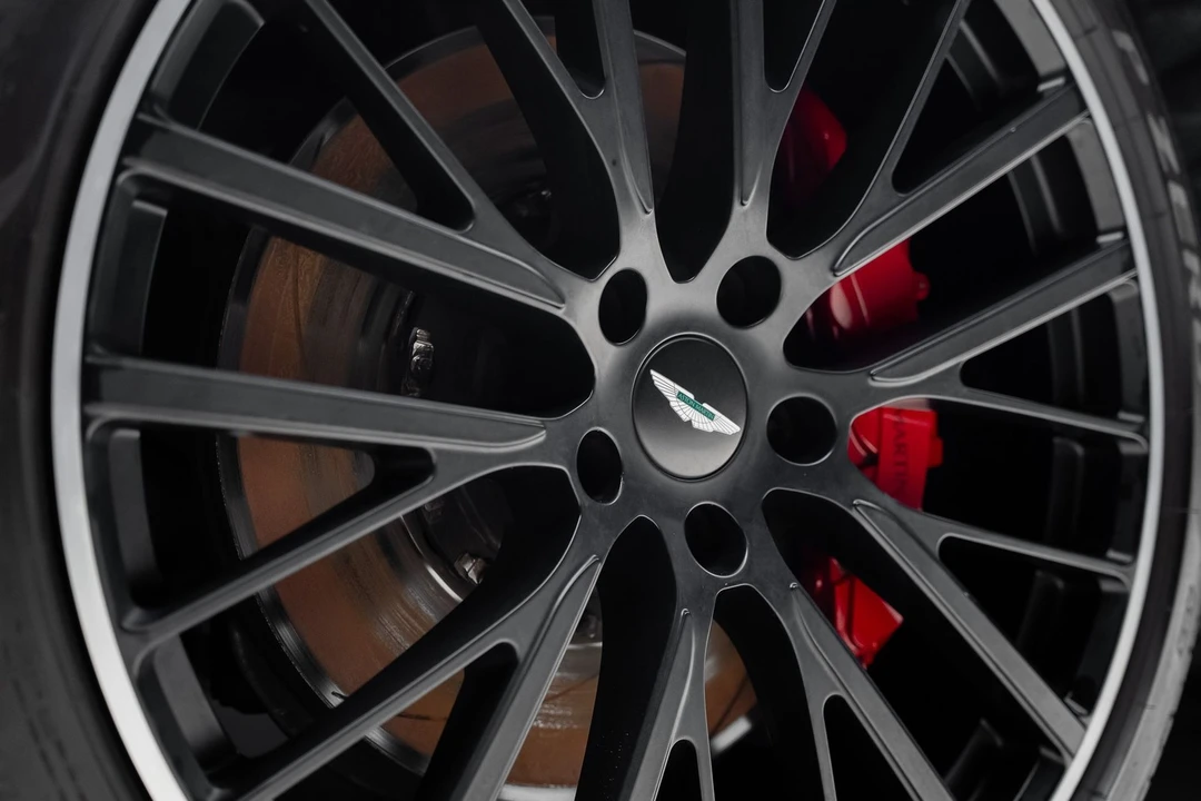 2022 Aston Martin DBX - Image 23 of 31