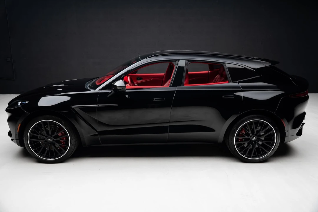 2022 Aston Martin DBX - Image 17 of 31