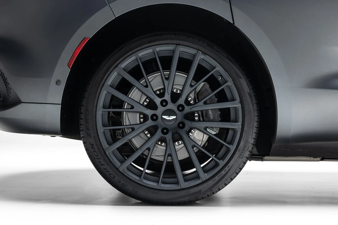 2022 Aston Martin DBX - Image 14 of 31