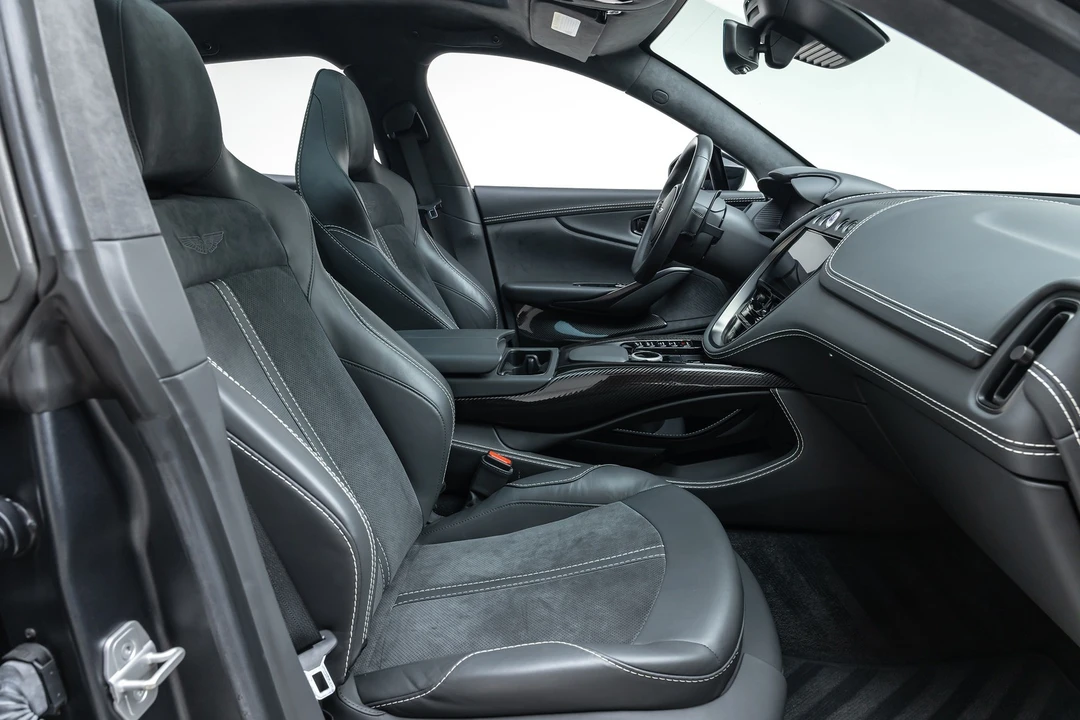 2022 Aston Martin DBX - Image 28 of 31