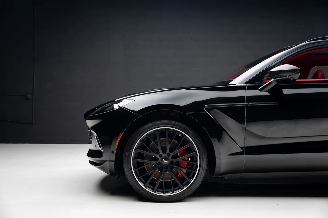 2022 Aston Martin DBX - Image 19 of 31