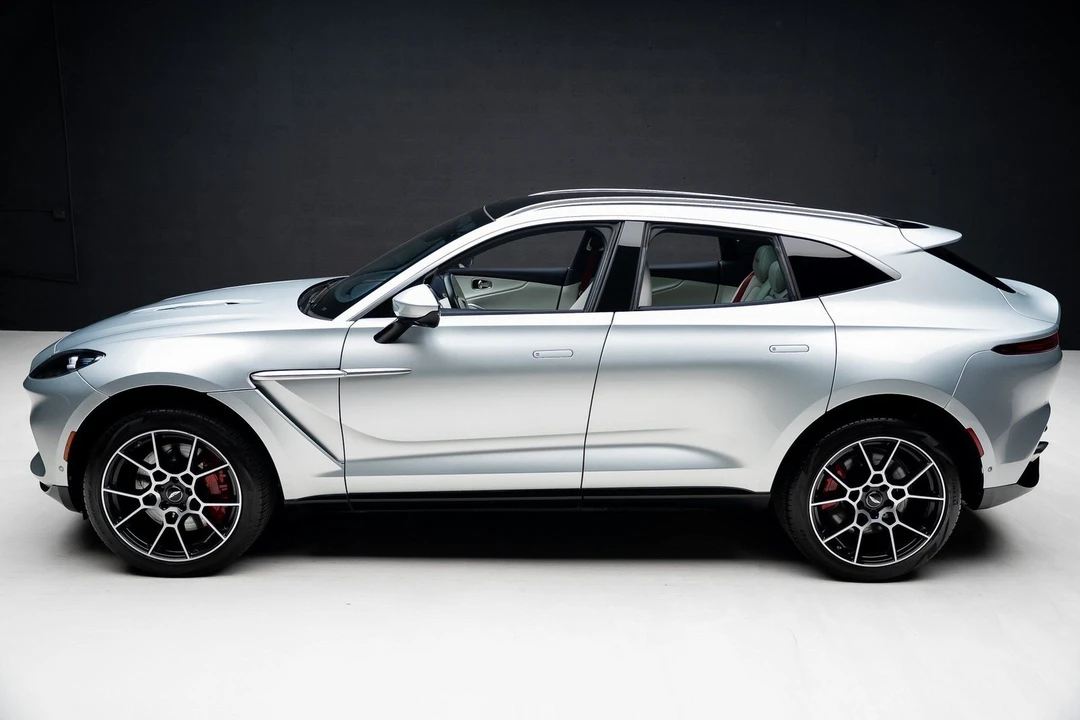2022 Aston Martin DBX - Image 16 of 21