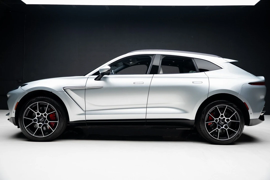2022 Aston Martin DBX - Image 17 of 21