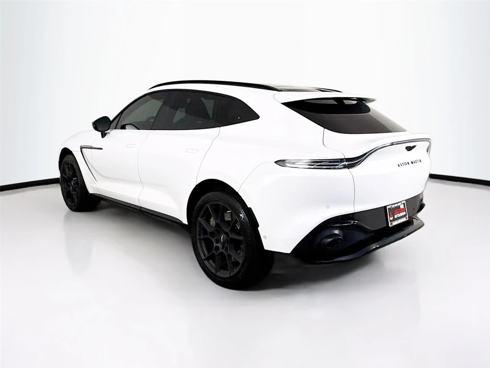 2022 Aston Martin DBX - Image 8 of 15