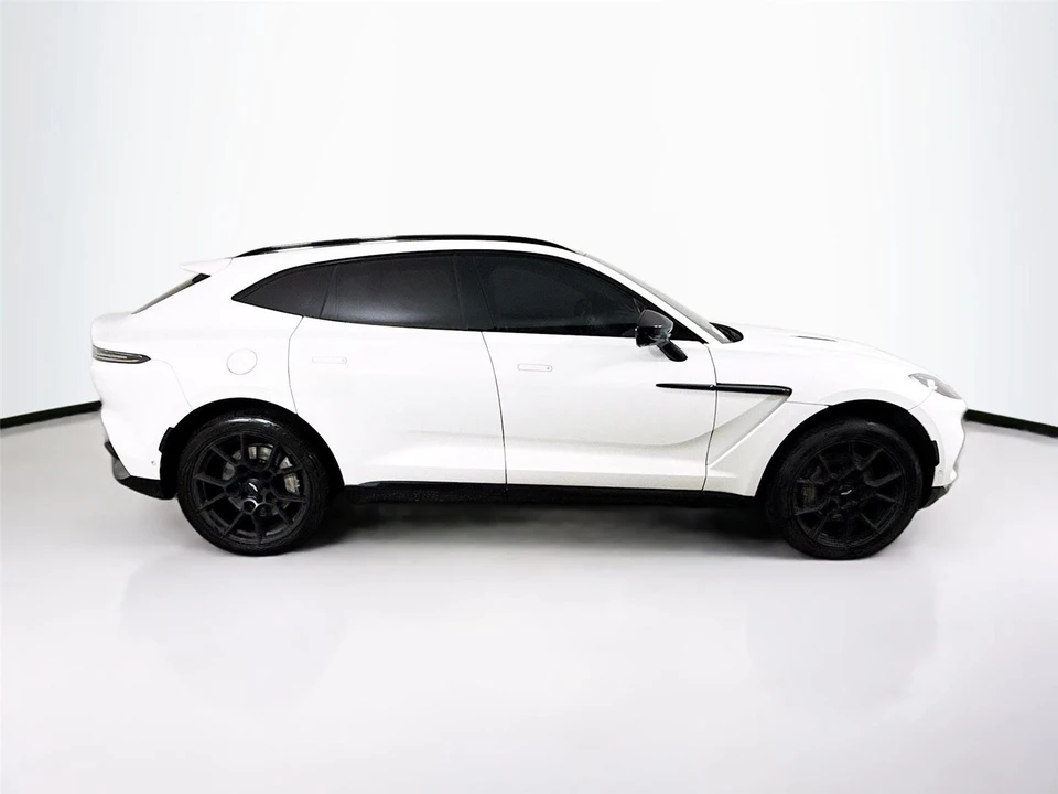 2022 Aston Martin DBX - Image 10 of 15