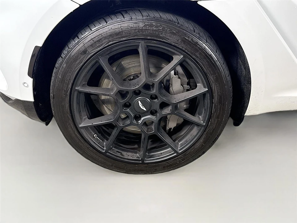 2022 Aston Martin DBX - Image 9 of 21