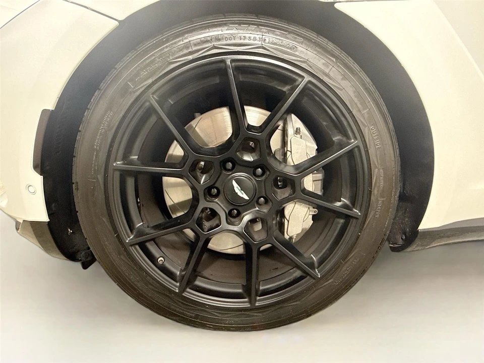 2022 Aston Martin DBX - Image 29 of 31
