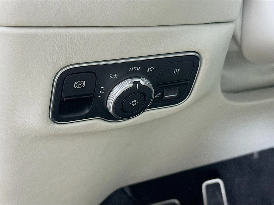 2022 Aston Martin DBX - Image 4 of 15