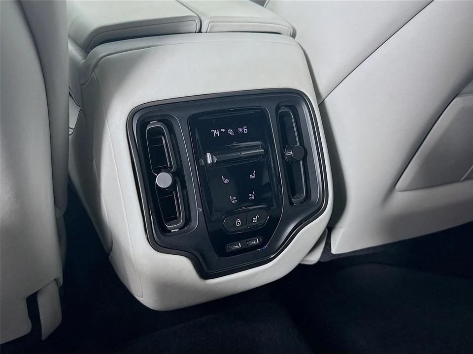 2022 Aston Martin DBX - Image 17 of 31