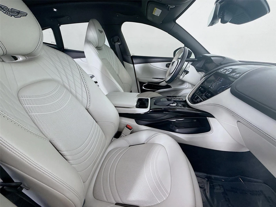 2022 Aston Martin DBX - Image 21 of 31