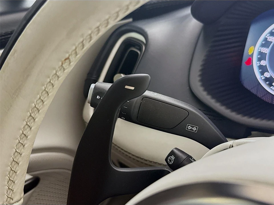 2022 Aston Martin DBX - Image 19 of 21