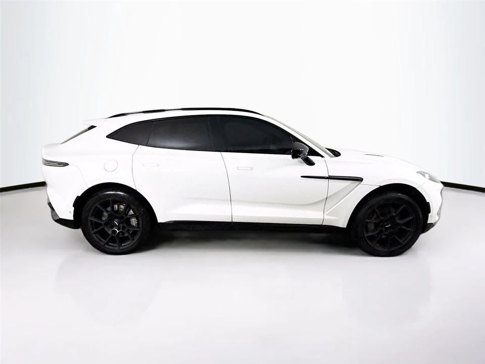 2022 Aston Martin DBX - Image 10 of 21