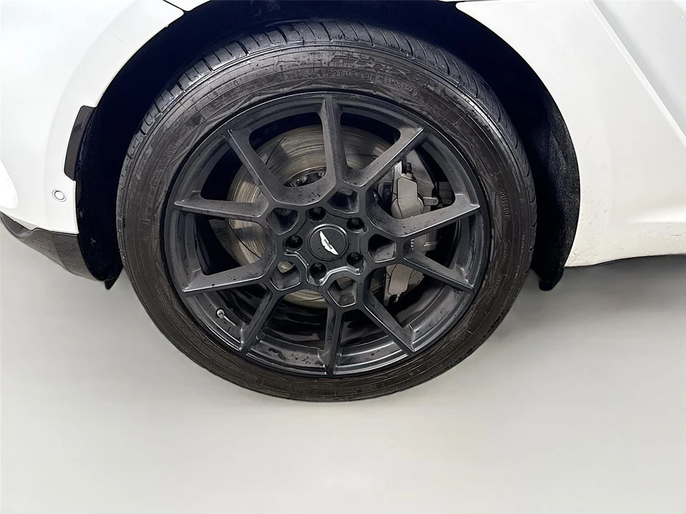 2022 Aston Martin DBX - Image 9 of 15