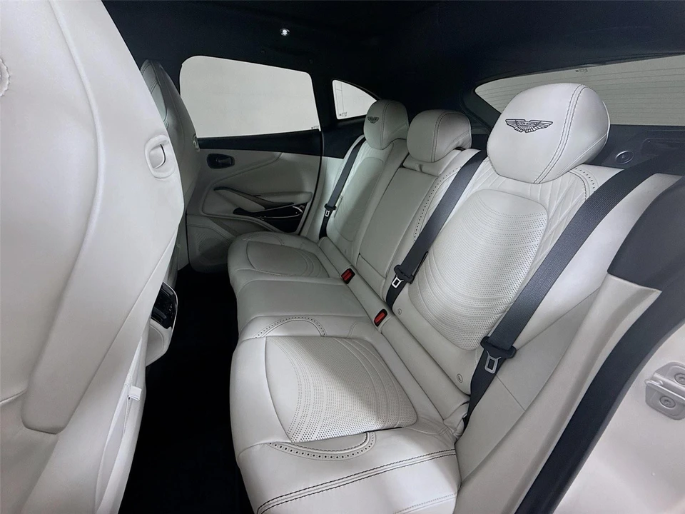 2022 Aston Martin DBX - Image 16 of 31
