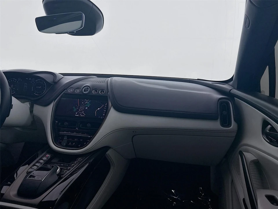 2022 Aston Martin DBX - Image 22 of 31