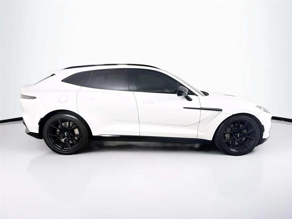 2022 Aston Martin DBX - Image 31 of 31