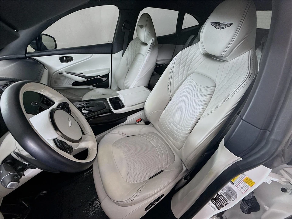 2022 Aston Martin DBX - Image 2 of 31