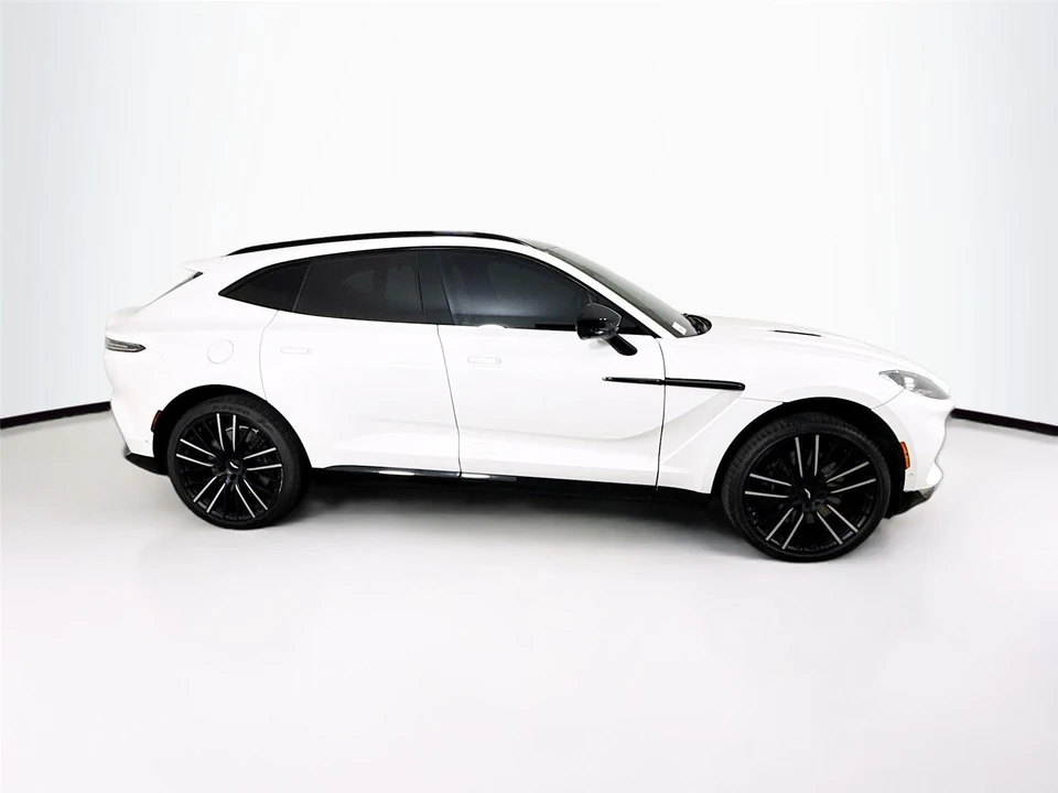 2022 Aston Martin DBX - Image 10 of 15