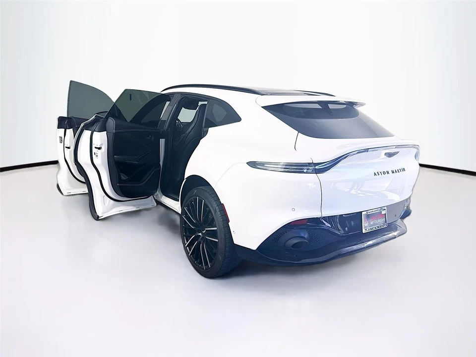 2022 Aston Martin DBX - Image 15 of 15