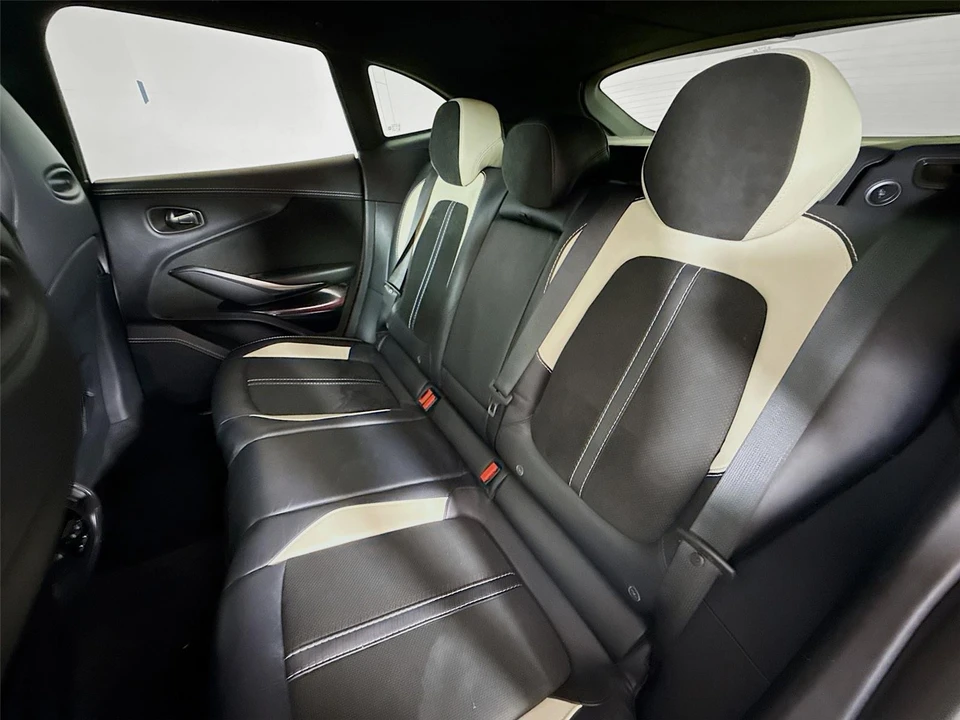 2022 Aston Martin DBX - Image 4 of 15