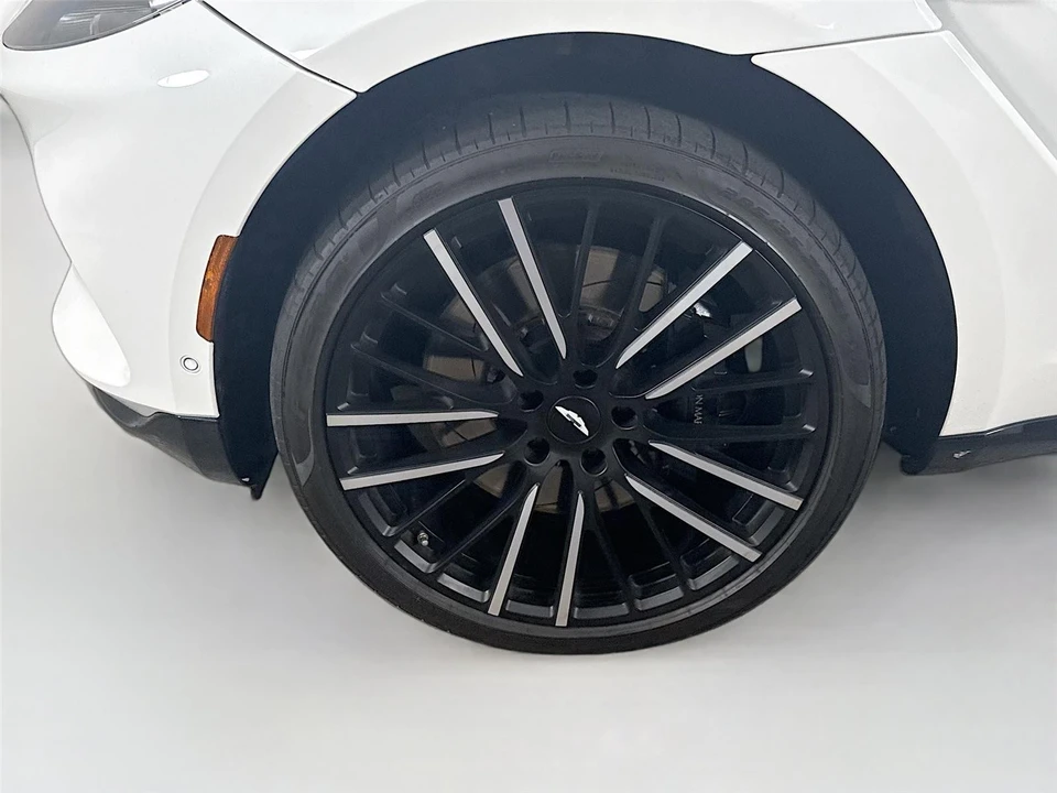 2022 Aston Martin DBX - Image 9 of 15