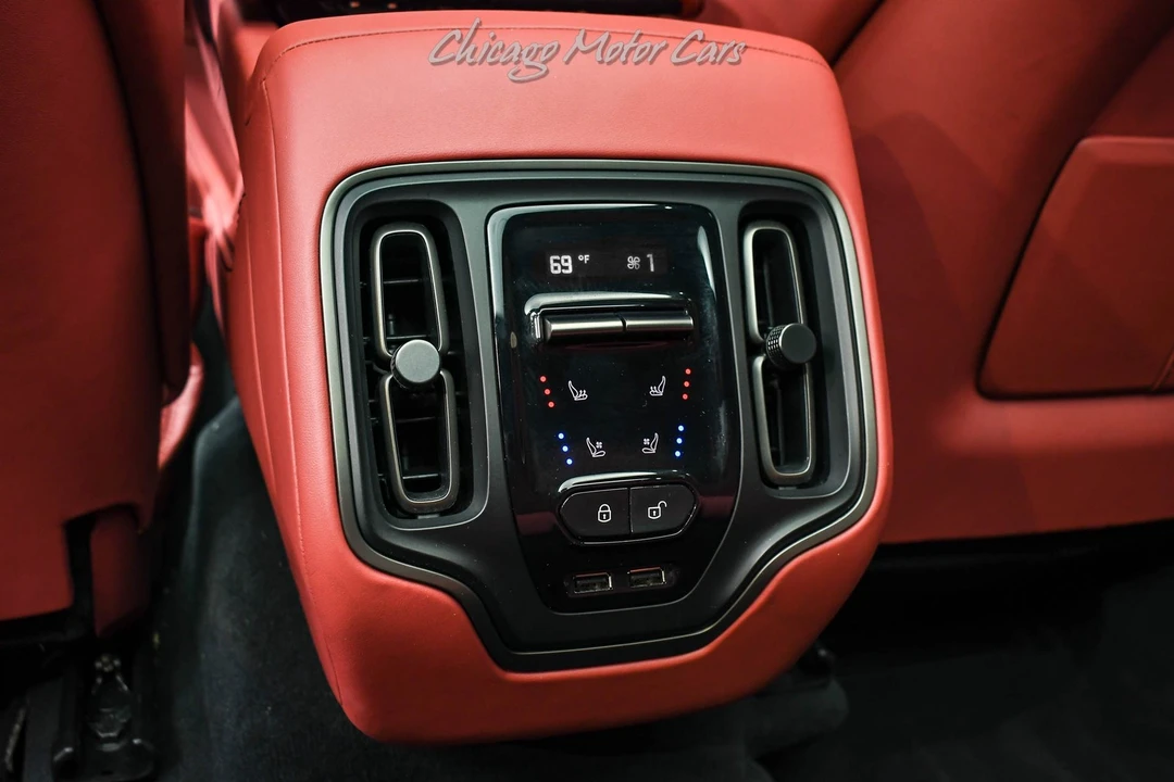 2022 Aston Martin DBX - Image 25 of 31