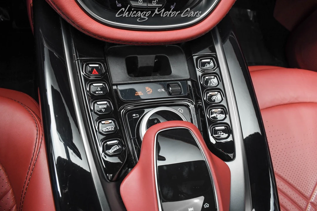 2022 Aston Martin DBX - Image 16 of 31
