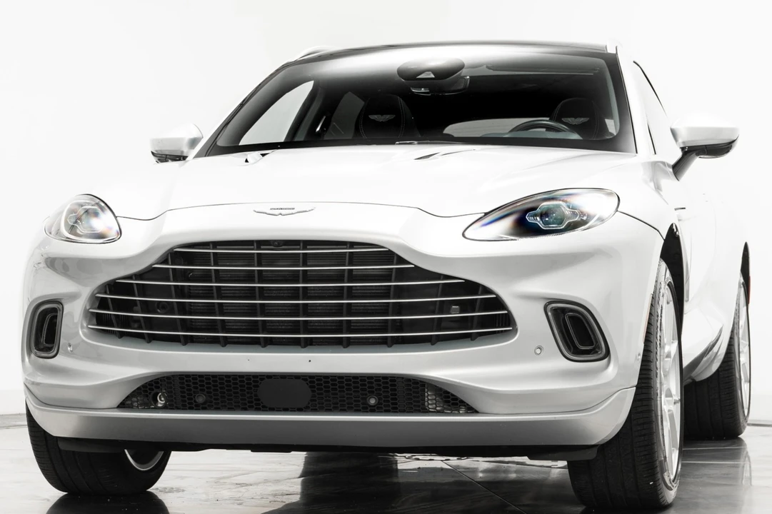 2022 Aston Martin DBX - Image 5 of 12