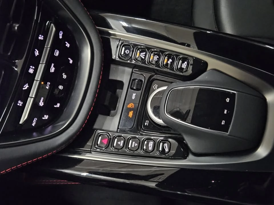 2022 Aston Martin DBX - Image 16 of 20