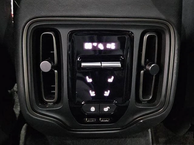 2022 Aston Martin DBX - Image 10 of 20