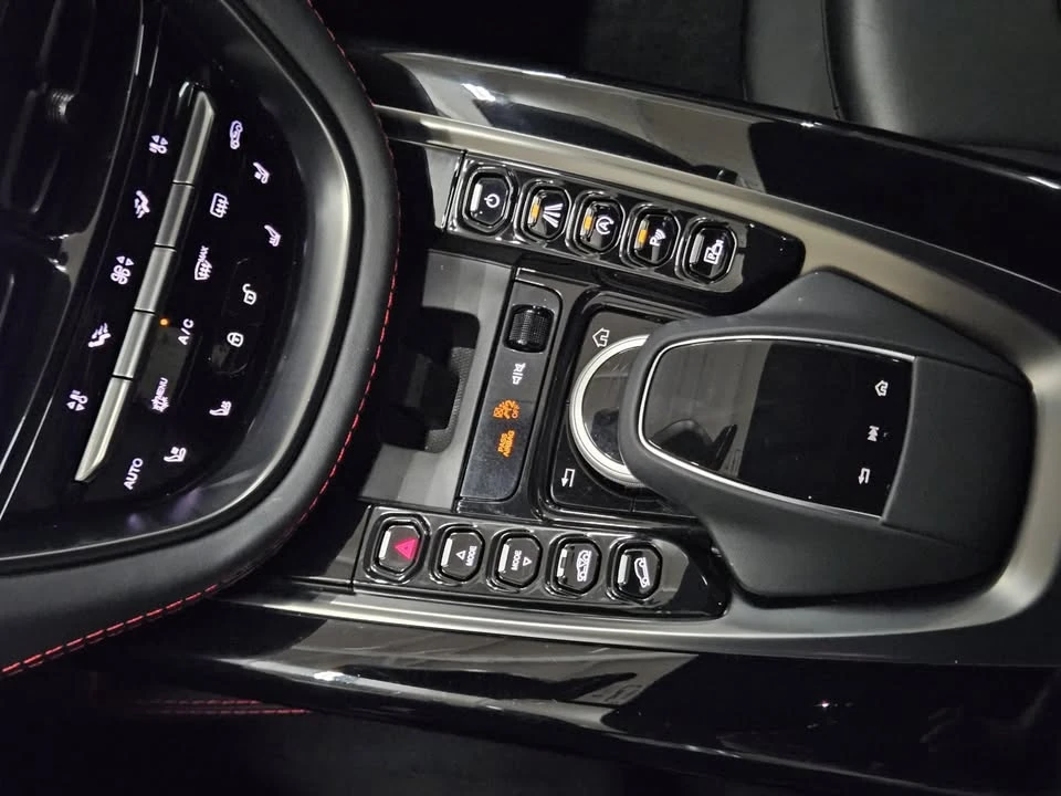 2022 Aston Martin DBX - Image 11 of 20