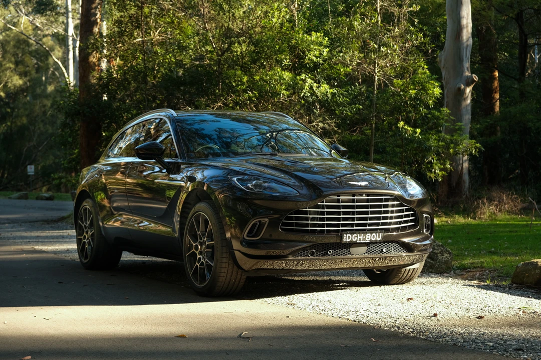 2022 Aston Martin DBX - Image 15 of 31