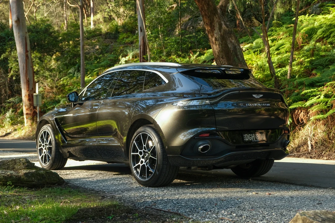 2022 Aston Martin DBX - Image 17 of 31