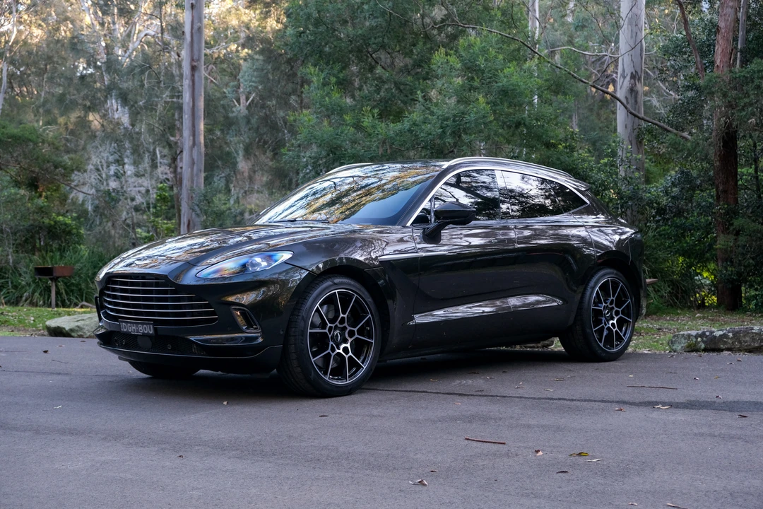 2022 Aston Martin DBX - Image 9 of 31