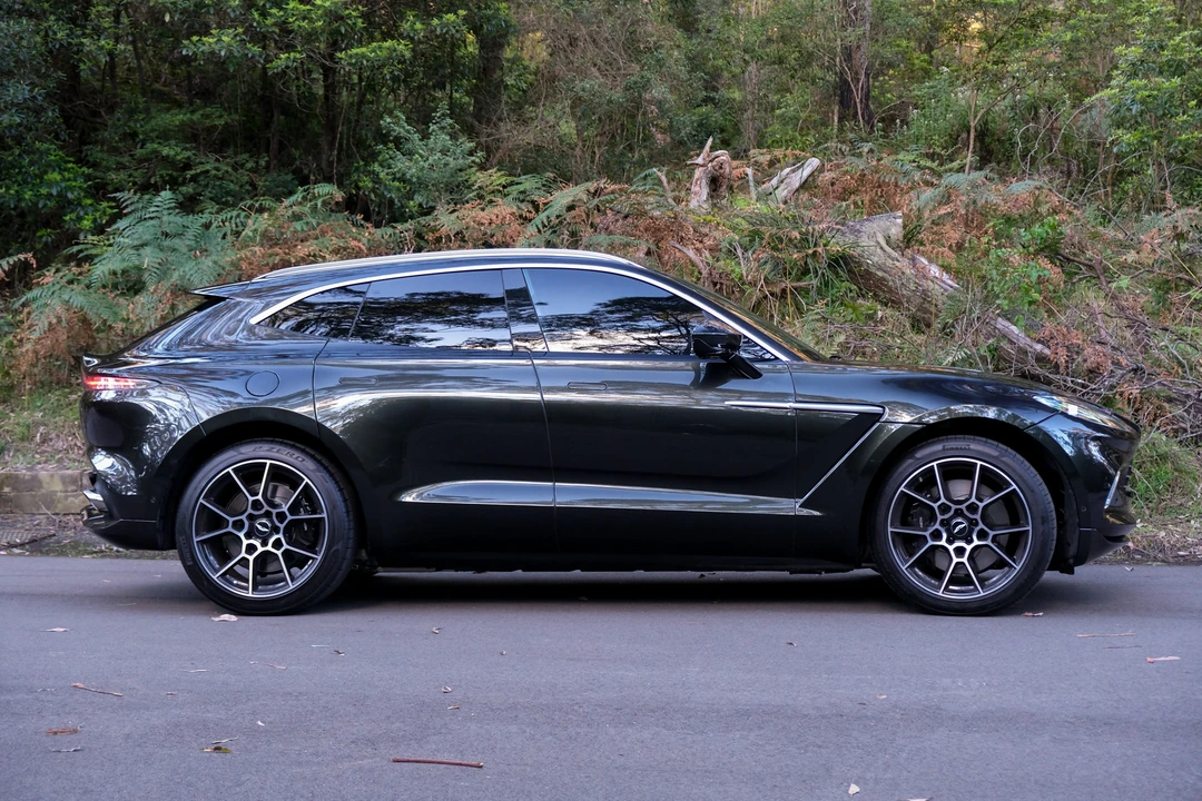 2022 Aston Martin DBX - Image 4 of 31