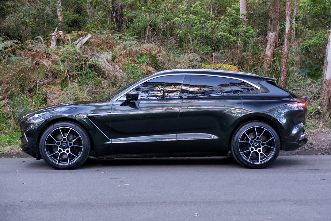 2022 Aston Martin DBX - Image 8 of 31