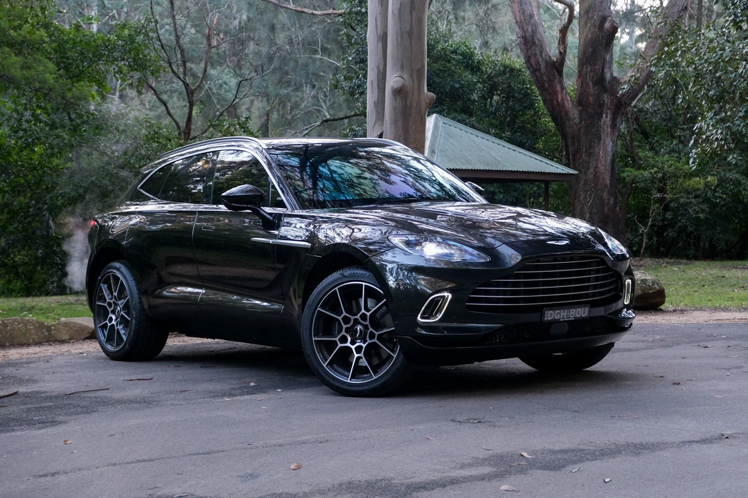 2022 Aston Martin DBX - Image 11 of 31