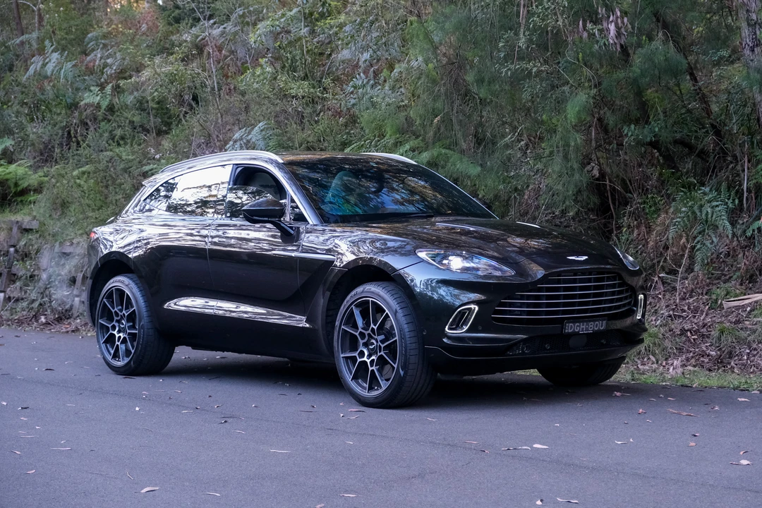 2022 Aston Martin DBX - Image 14 of 31