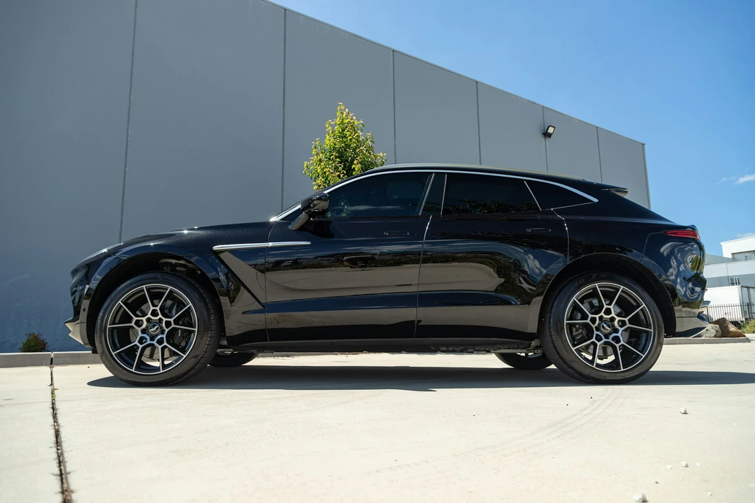 2022 Aston Martin DBX - Image 4 of 21