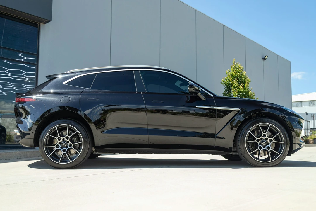 2022 Aston Martin DBX - Image 8 of 21