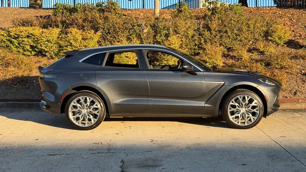 2022 Aston Martin DBX - Image 17 of 21