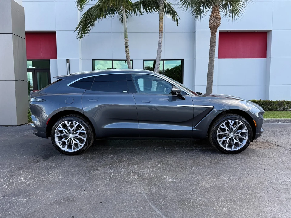 2022 Aston Martin DBX - Image 2 of 31