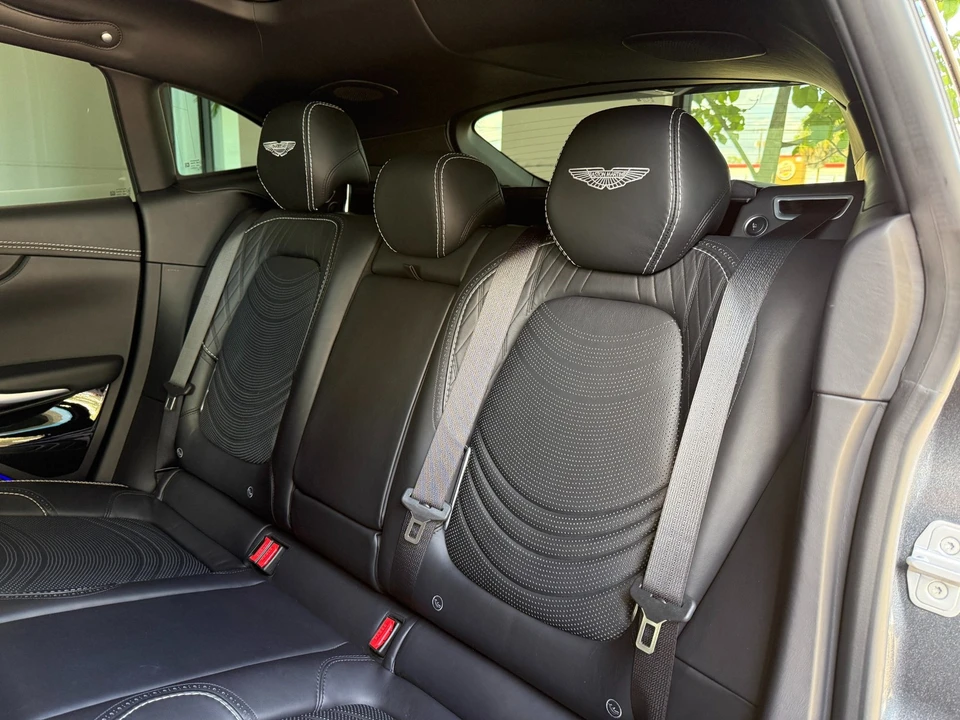 2022 Aston Martin DBX - Image 27 of 31